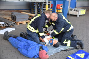 bild-3-die-first-responder-teams-kuemmerten-sich-um-die-verletzten-personen