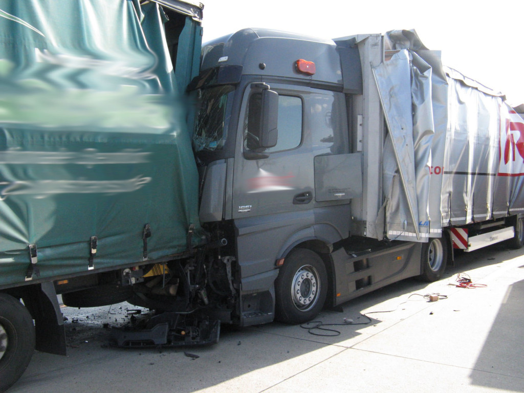 15.04.2015 - Auffahrunfall auf der BAB A1 Richtung Bremen