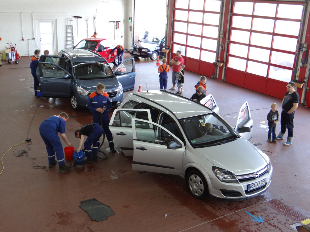 11.04.2015 - Großwaschtag bei der Jugendfeuerwehr gut angenommen