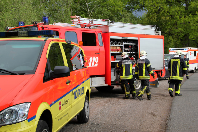 20.05.2015 - Feuerwehr befreit eingeklemmte Fahrerin aus Pkw