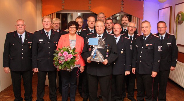 16.10.2015 - Nach langjährigen aktiven Feuerwehrdienst verabschiedet